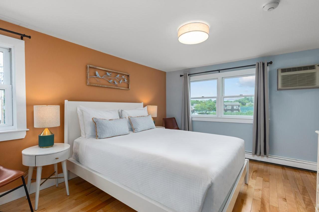 Queen Room Lake View