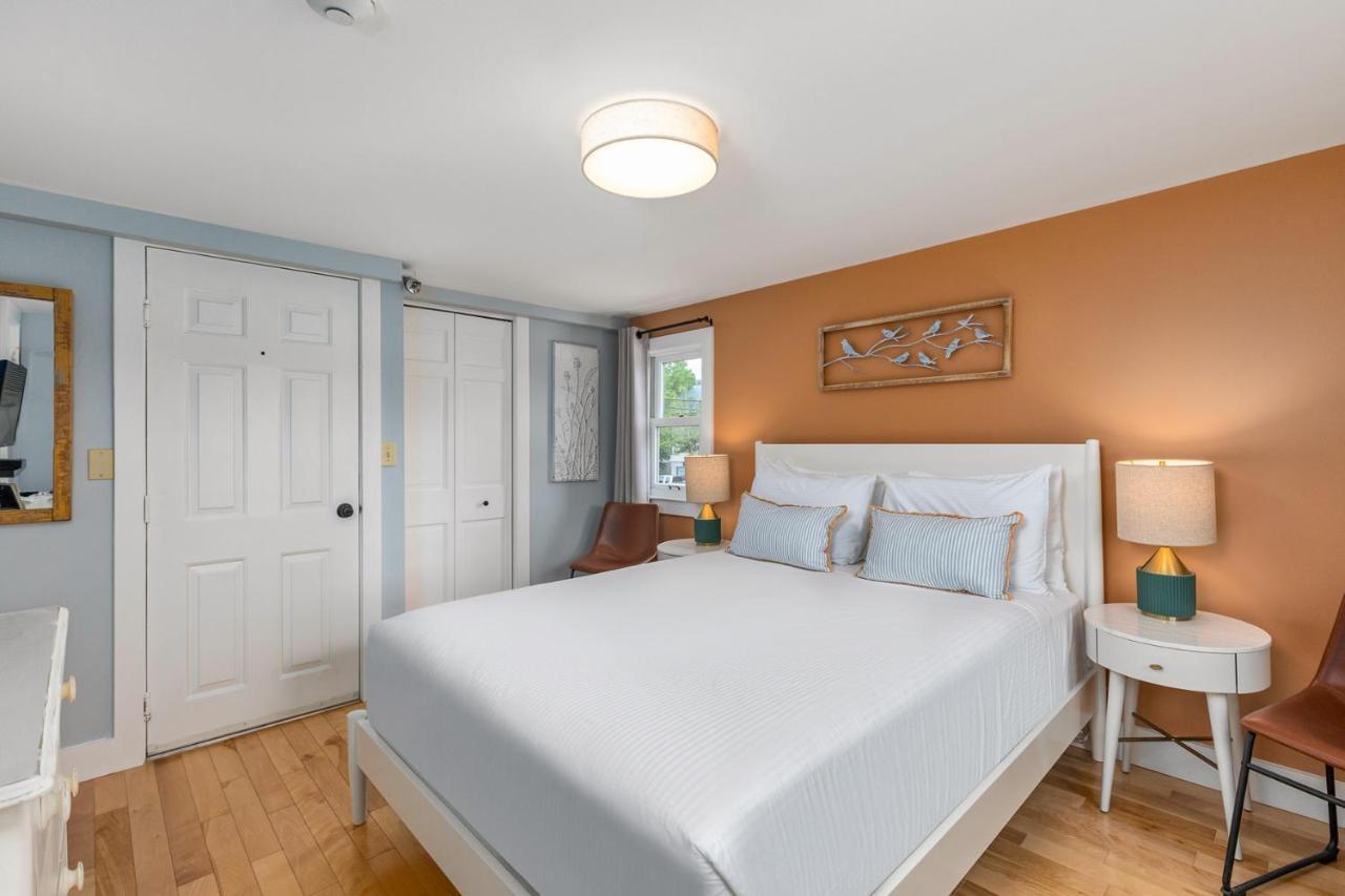 Queen Room Lake View