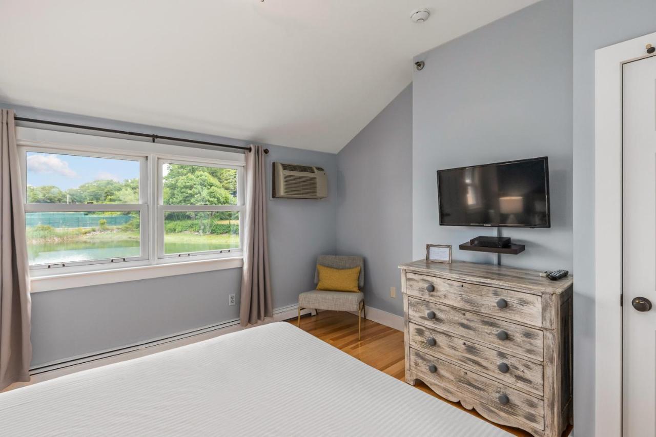 Queen Room Lake View