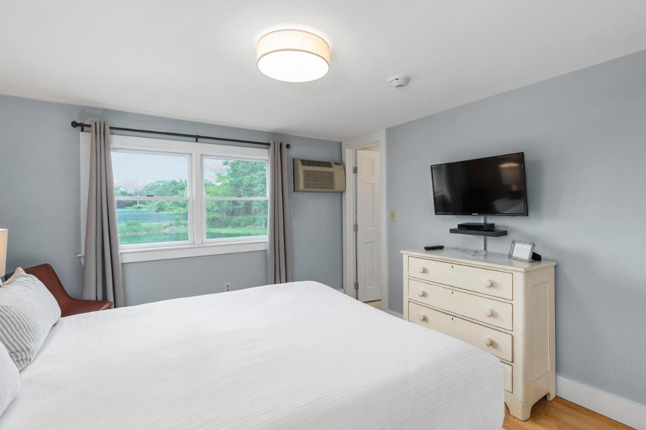 Queen Room Lake View
