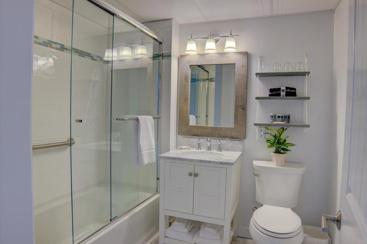 Portside Two Room Family Unit King & Two Twins