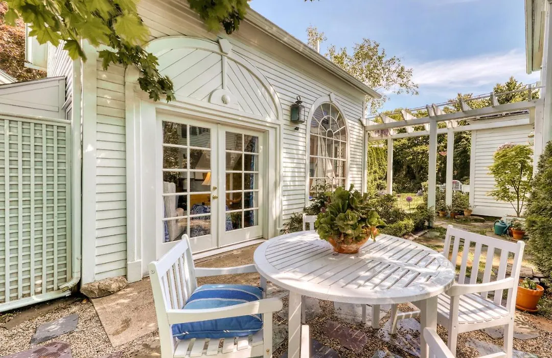 Dock Square Carriage House-1