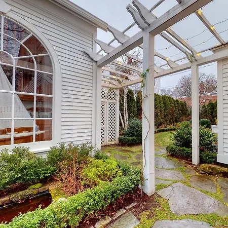 Dock Square Carriage House-3